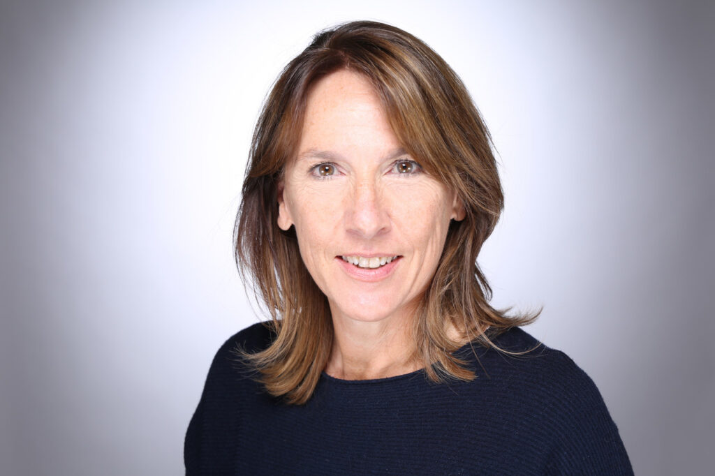 Britta20Harems-004_Easy-Resize.com_